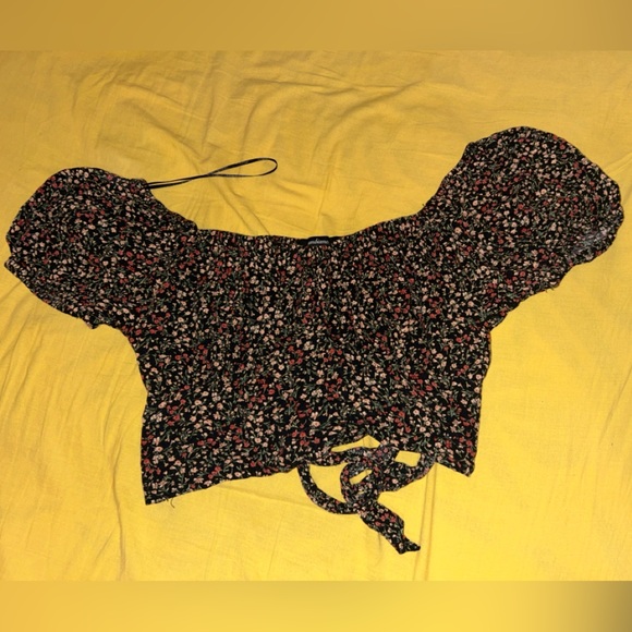 Scrunched top with tie in the back - Picture 1 of 2